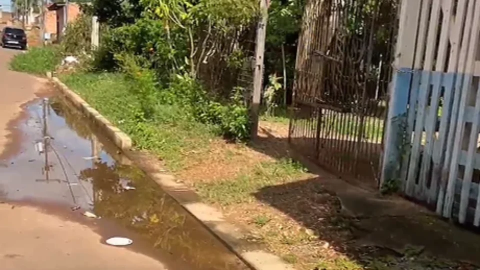 Asfalto sem drenagem causa alagamentos e revolta moradores no bairro Novo Horizonte