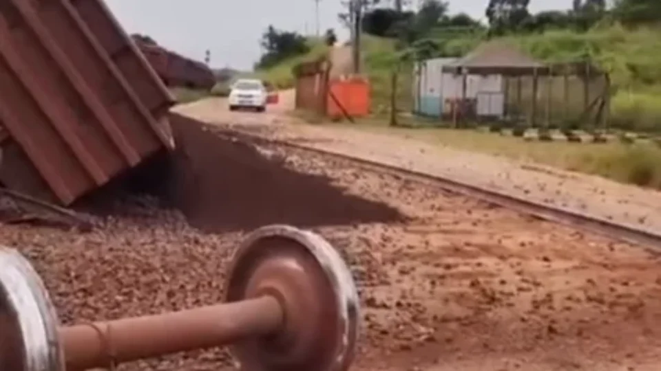 Trem de carga descarrila e interrompe circulação ferroviária entre MA e PA