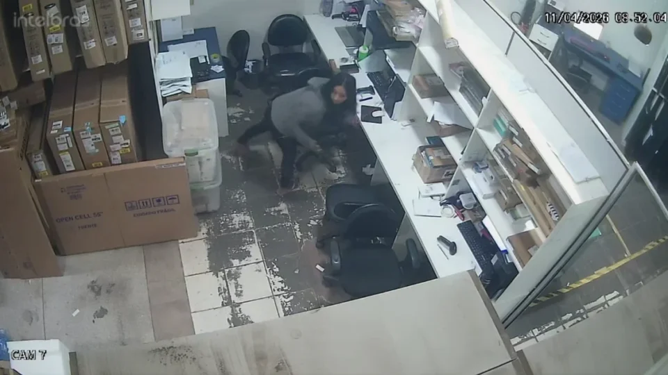 Casal é flagrado assaltando loja de celulares em Marituba