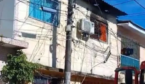Vídeo: incêndio atinge casa no distrito de Icoaraci, em Belém