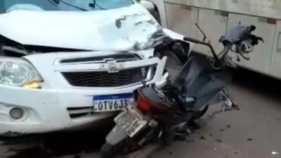 Colisão entre carro e motocicleta deixa uma pessoa morta em Barcarena