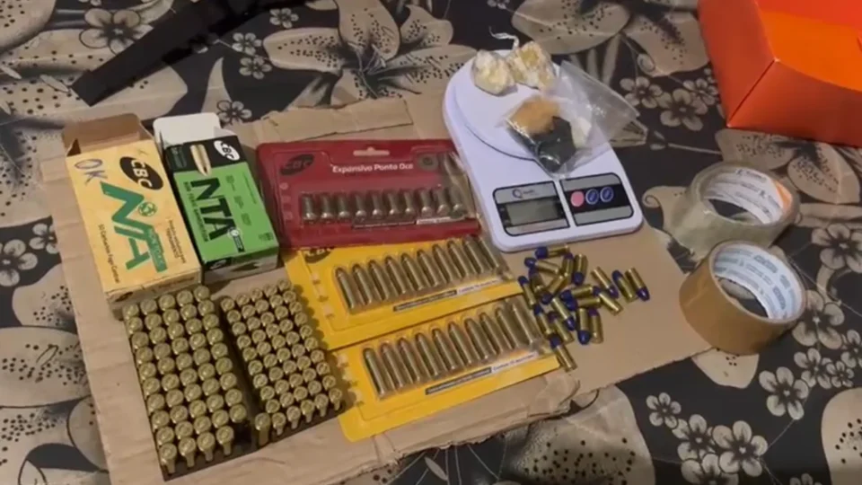 Suspeito de integrar facção é preso com munições e drogas na Cabanagem, em Belém