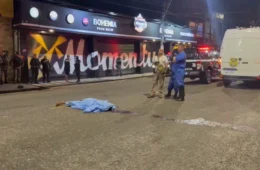 Suspeito morre após ser baleado e atropelado durante assalto em casa de show em Belém, no Pará
