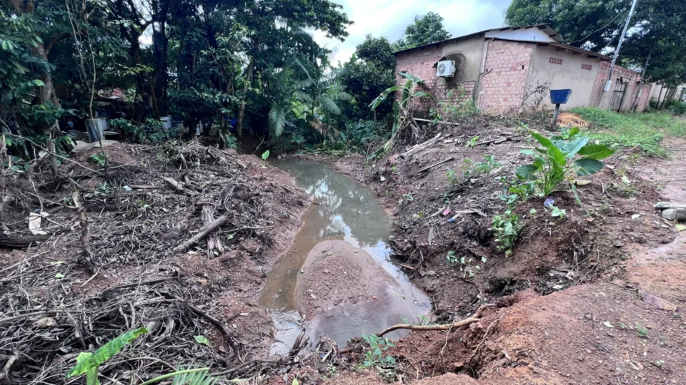 Rua Noroeste segue sem asfalto e moradores enfrentam lama e transtornos na zona Sul de Porto Velho