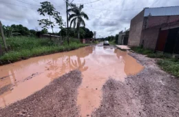 Rua Corticeiro vira lamaçal e moradores denunciam abandono na zona Leste de Porto Velho