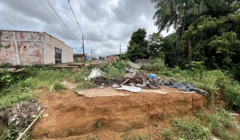 Entulho em buraco agrava situação e gera revolta na zona Leste de Porto Velho