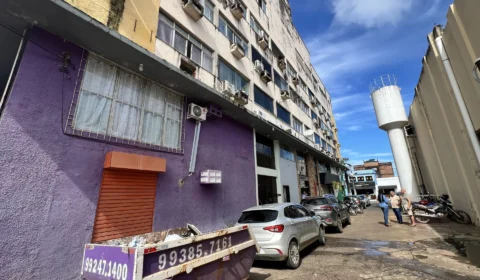 Esgoto sobrecarregado causa transtornos em prédio no centro de Porto Velho