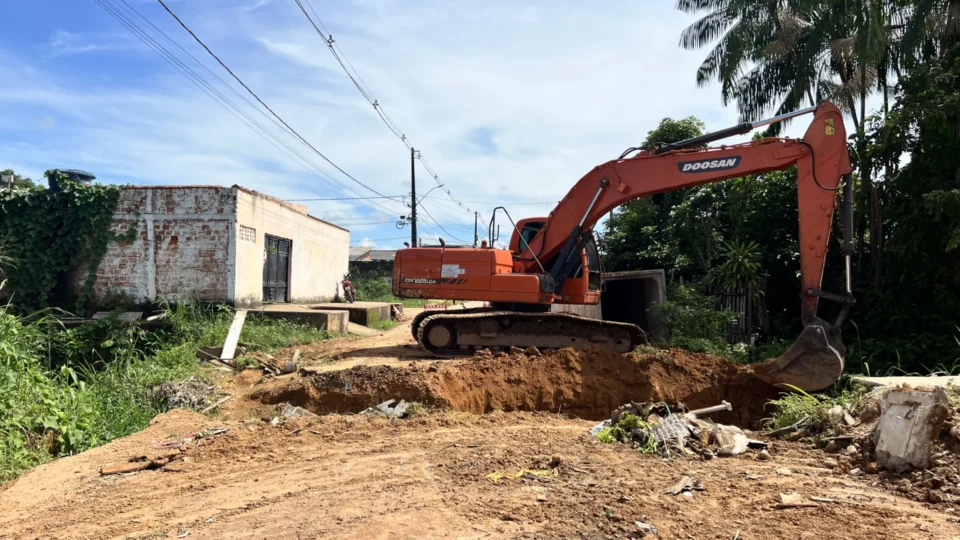 Prefeitura inicia obras após denúncias na rua Neuzira Guedes em Porto Velho