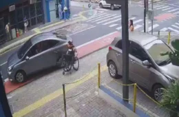 Cadeirante cai após motorista de aplicativo recusar corrida no Centro de Campinas