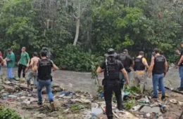 Veja vídeo: Corpo é levado por enxurrada durante perícia e suspeito de homicídio é preso em Manaus