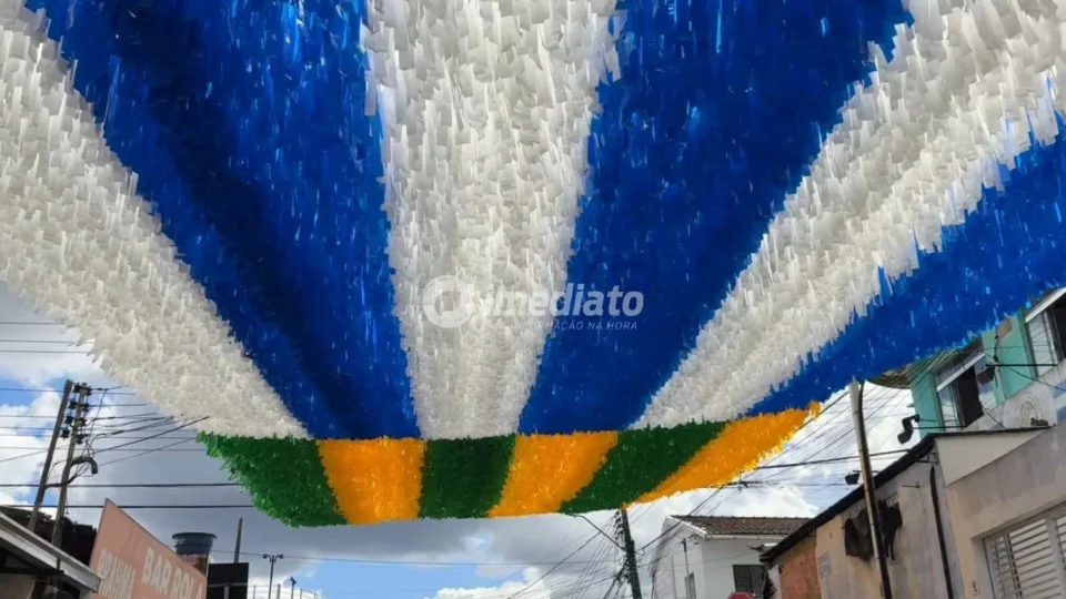 Veja os preparativos para a Copa do Mundo na Rua 3 do bairro Alvorada 1