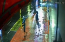 Veja o momento em que criminosos invadem e saqueiam loja no Centro de Manaus; prejuízo chega a R$ 20 mil