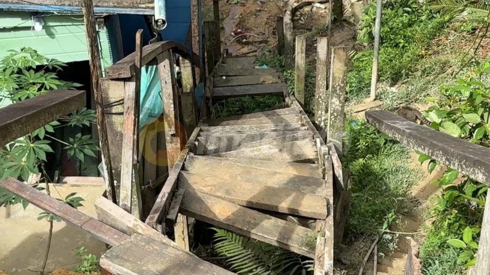 Vídeo: Queda em escada precária termina com amputação de morador na zona Norte de Manaus