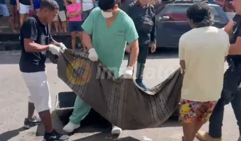 Veja o vídeo: Homem é morto com facada no pescoço dentro de kitnet no Coroado 2