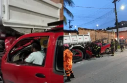 Vídeo: Motorista quase é esmagado após colidir com caçamba no ‘estradão’ do MUSA