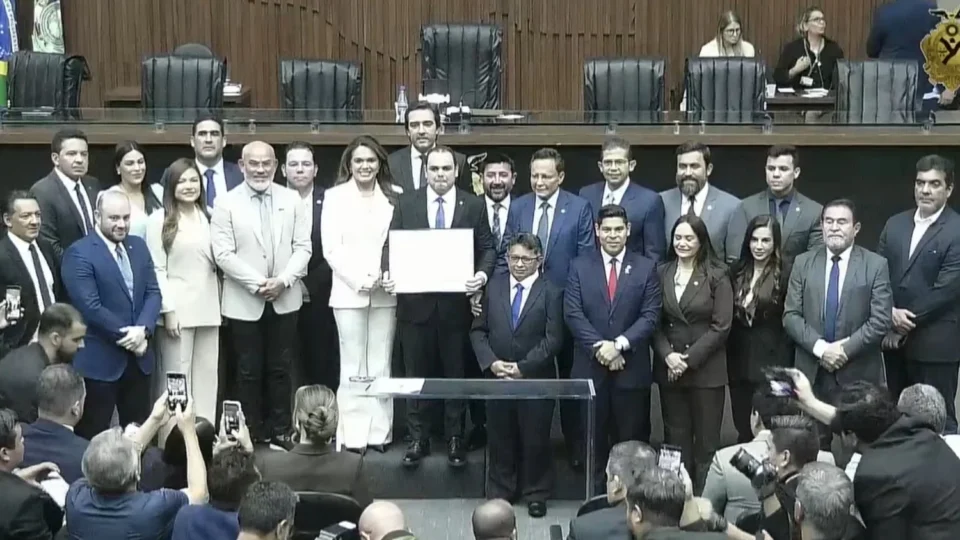 Roberto Cidade toma posse como governador do Amazonas em cerimônia na Aleam