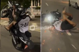 VÍDEO: Motoqueiro fica ferido após cair de moto durante tentativa de manobra perigosa em avenida