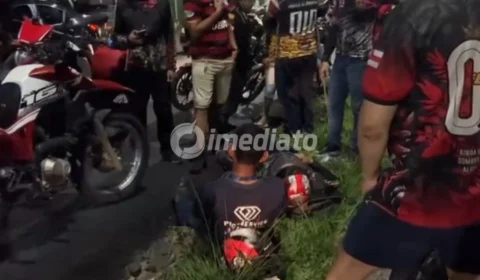 VÍDEO: Colisão entre carro e moto deixa motociclista e passageiro feridos na Avenida Cosme Ferreira, em Manaus