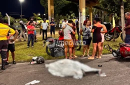 Vídeo: familiares de motociclista morto em acidente com ônibus se desesperam durante remoção do corpo pelo IML