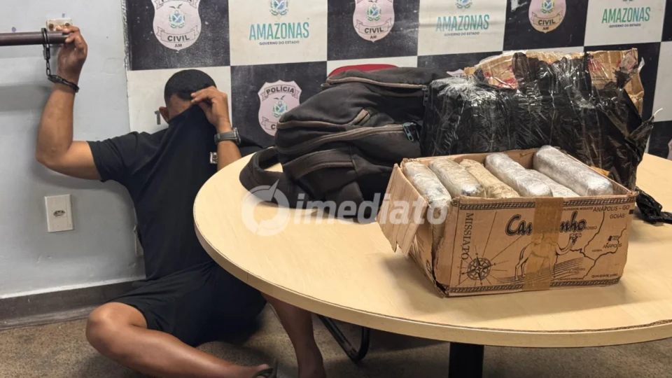 Homem é preso durante abordagem da PRF com mais de 20 kg de maconha escondidos em peixes dentro de veículo