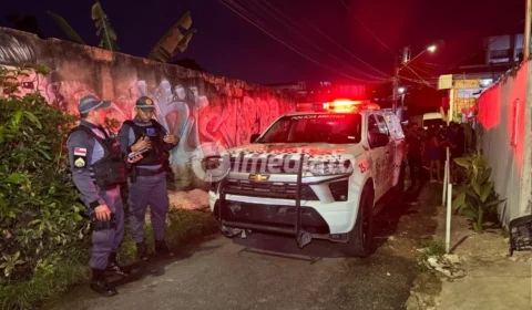 Homem é abordado por criminosos em moto e morto a tiros em frente à residência no bairro Compensa, em Manaus