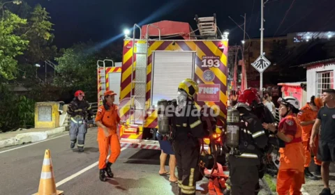 Incêndio de grandes proporções destrói casas no bairro São Jorge e deixa famílias desabrigadas, em Manaus