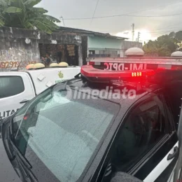 IMAGENS FORTES: Homem é morto a tiros dentro de casa após ser perseguido por suspeitos no Mutirão, em Manaus
