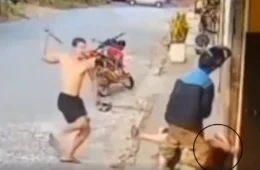 VEJA VÍDEO: Homem tenta matar ex-mulher com ‘machadinha’ e acaba morto com golpe de barra de ferro