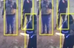 VEJA VÍDEO: Homem é executado a tiros por falsos policiais na frente de moradores em plena luz do dia