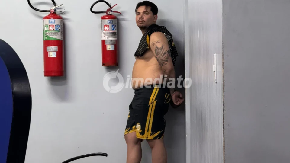 Homem é preso com drogas dentro de carro de luxo após tentar fugir da ROCAM, em Manaus