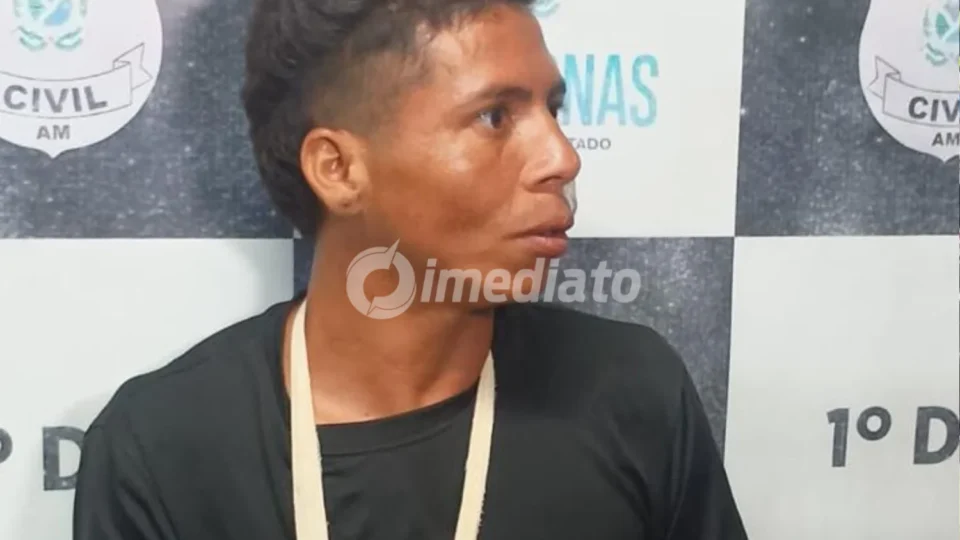 Homem suspeito de cometer diversos furtos é agredido por populares e detido pela polícia no Centro de Manaus