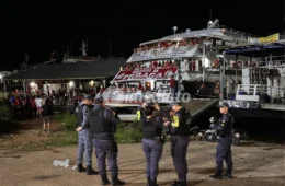 Superlotação em embarcação para Parintins causa tumulto, revolta e prejuízo a passageiros em Manaus