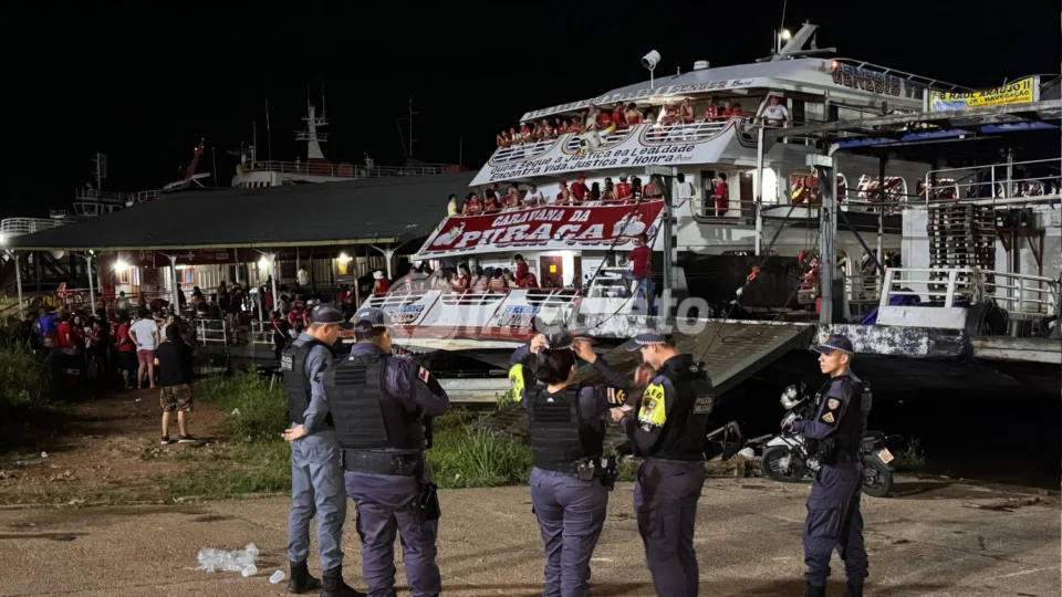 Superlotação em embarcação para Parintins causa tumulto, revolta e prejuízo a passageiros em Manaus