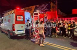Assalto a motorista por aplicativo termina em perseguição, acidente e agressão a suspeitos em avenida de Manaus