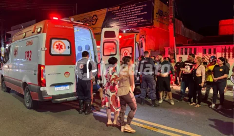 Assalto a motorista por aplicativo termina em perseguição, acidente e agressão a suspeitos em avenida de Manaus