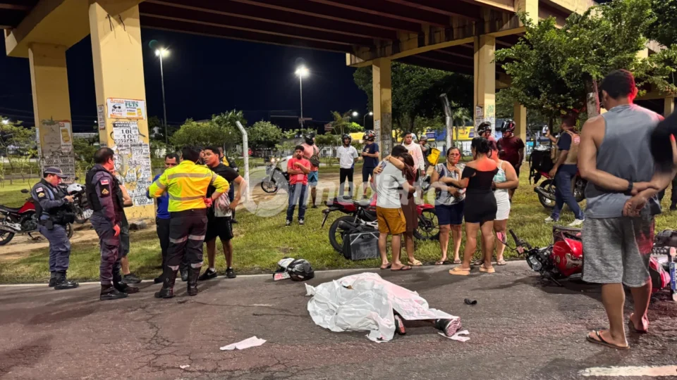 Fotos: motociclista morre em acidente com ônibus da linha 340 após sair de aniversário do pai
