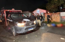 IMAGEM FORTE: Homens são mortos a tiros e corpos com cordas no pescoço e mãos amarradas são jogados em rua no bairro Cidade de Deus