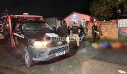 IMAGEM FORTE: Homens são mortos a tiros e corpos com cordas no pescoço e mãos amarradas são jogados em rua no bairro Cidade de Deus