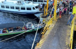 VÍDEO: Passarela de acesso à balsa amarela desaba na Manaus Moderna e assusta populares que transitavam pelo local