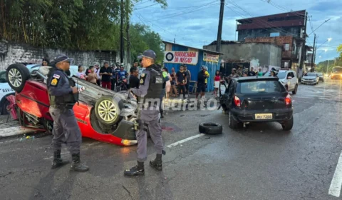 Motorista embriagado fica ferido após colidir com veículo estacionado em frente a uma borracharia no bairro Japiim