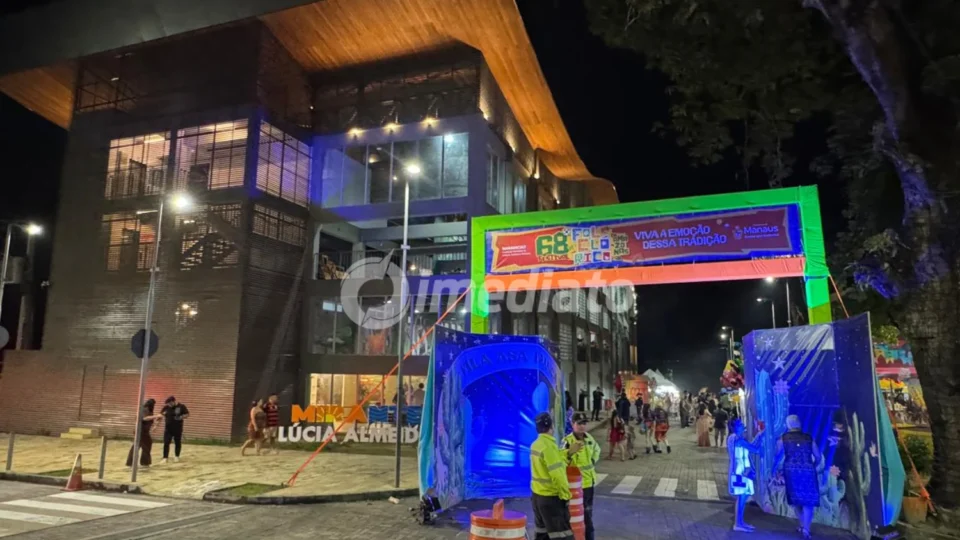 Abertura do Festival Folclórico do Amazonas movimenta o Centro de Manaus com apresentações culturais