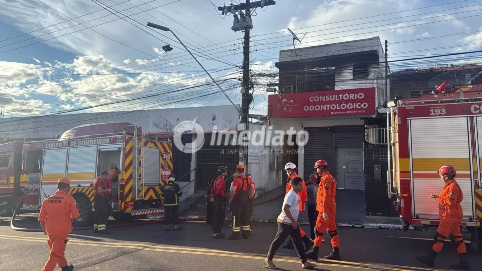 Incêndio destrói kitnet em residência no bairro Santo Antônio, em Manaus