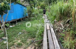 Ponte prestes a desabar coloca moradores em risco e comunidade cobra ação urgente das autoridades em Manaus