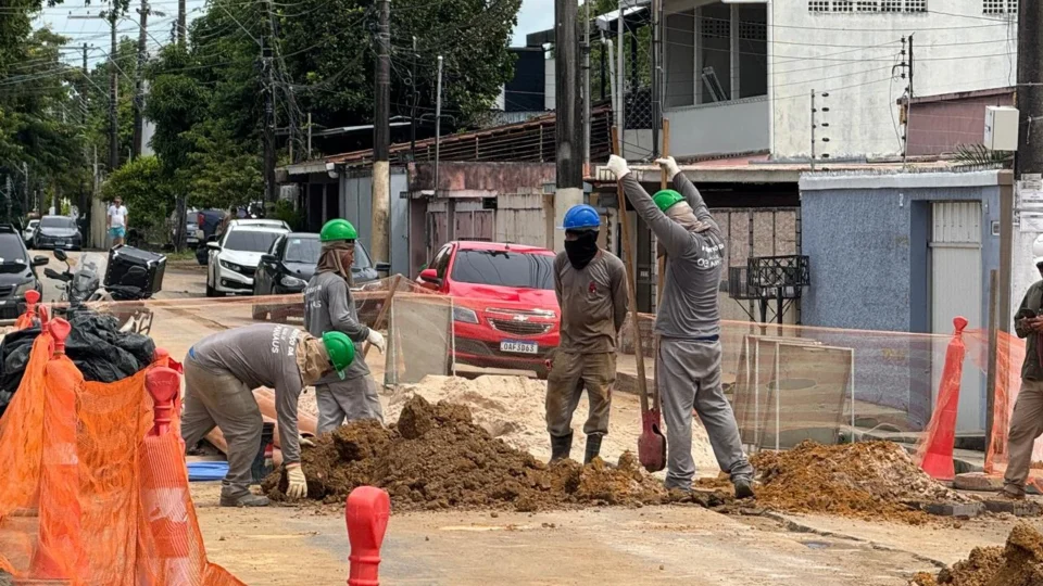 Dez áreas de Manaus recebem obras de esgotamento sanitário nesta semana
