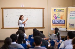 Débora Menezes alerta para avanço do bullying e reforça ações de combate nas escolas