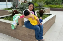 Mãe de criança com paralisia cerebral denuncia espera de 8 anos por justiça em processo de pensão