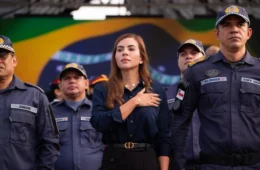 Débora Menezes destaca importância do Hino Nacional e defende formação cívica nas escolas