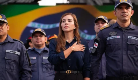 Débora Menezes destaca importância do Hino Nacional e defende formação cívica nas escolas