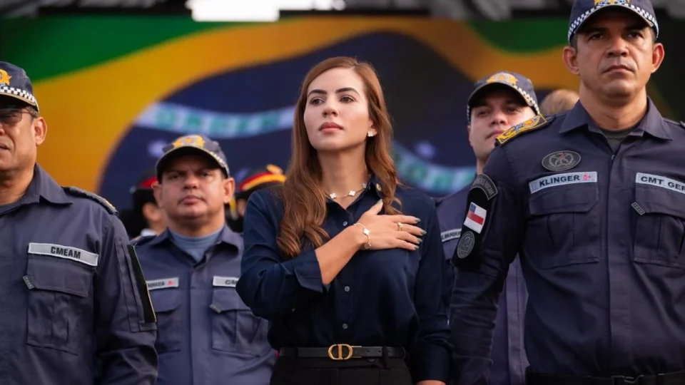 Débora Menezes destaca importância do Hino Nacional e defende formação cívica nas escolas