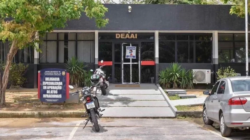 Adolescente é apreendido suspeito de agredir e ameaçar ex-namorada em Manaus